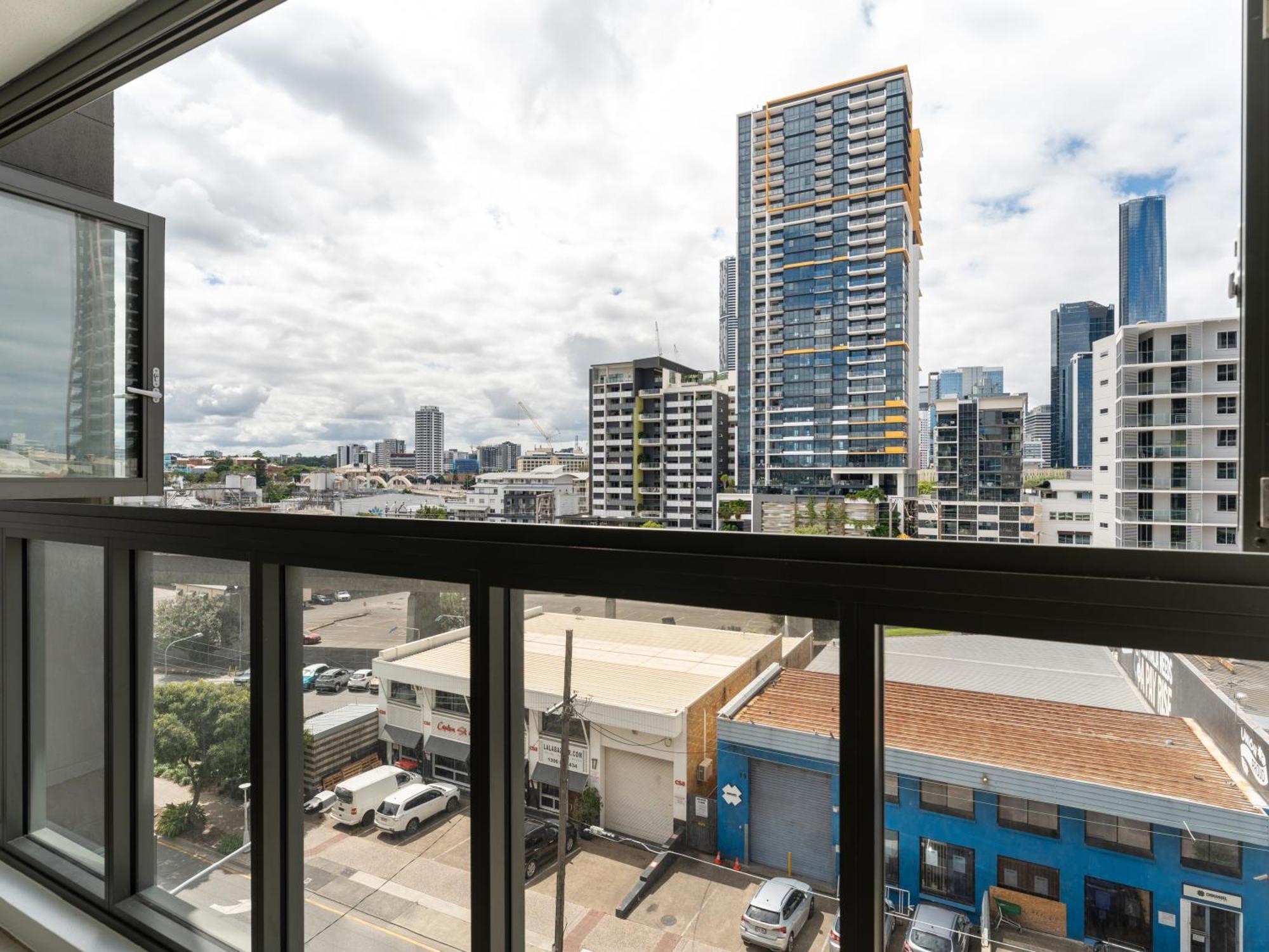 Discover Urban Bliss In Our 1-Bedroom King Bed Apartment! City Views And Cultural Gems Brisbane Exterior foto